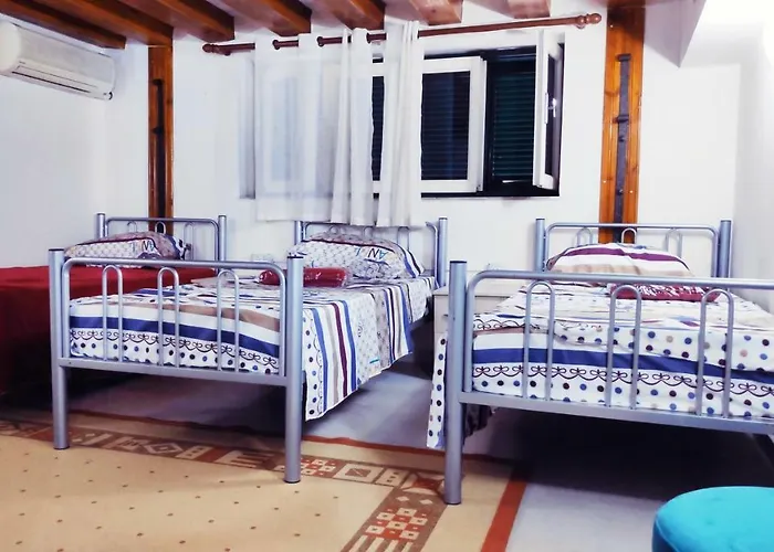 Hostel Tufina Τίρανα