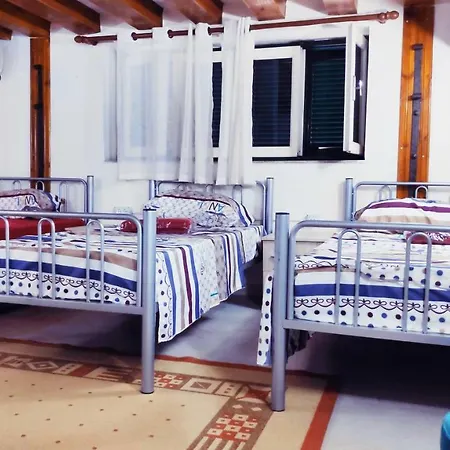 Auberge de jeunesse Tufina Tirana